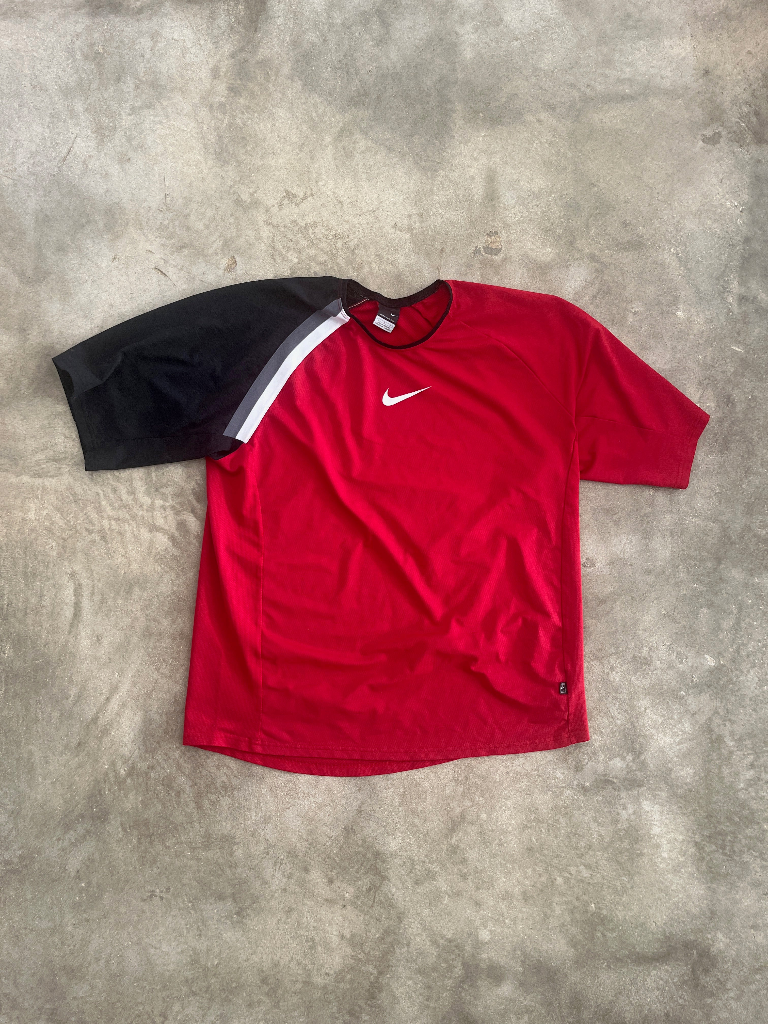 Vintage 2005 Nike Shirt (Federer, Roland Garros)