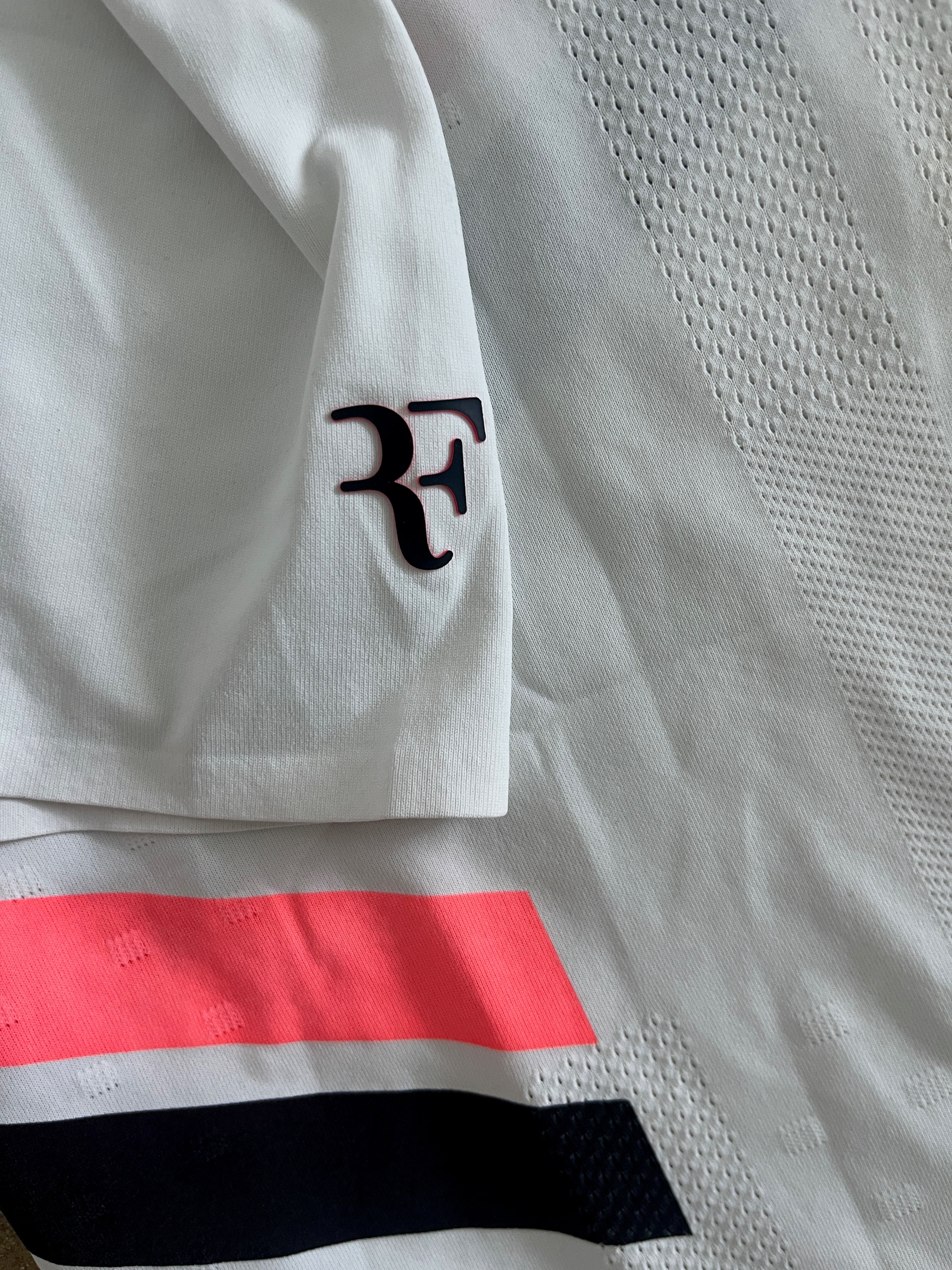 Vintage 2018 Nike Shirt (Federer, Australian Open)