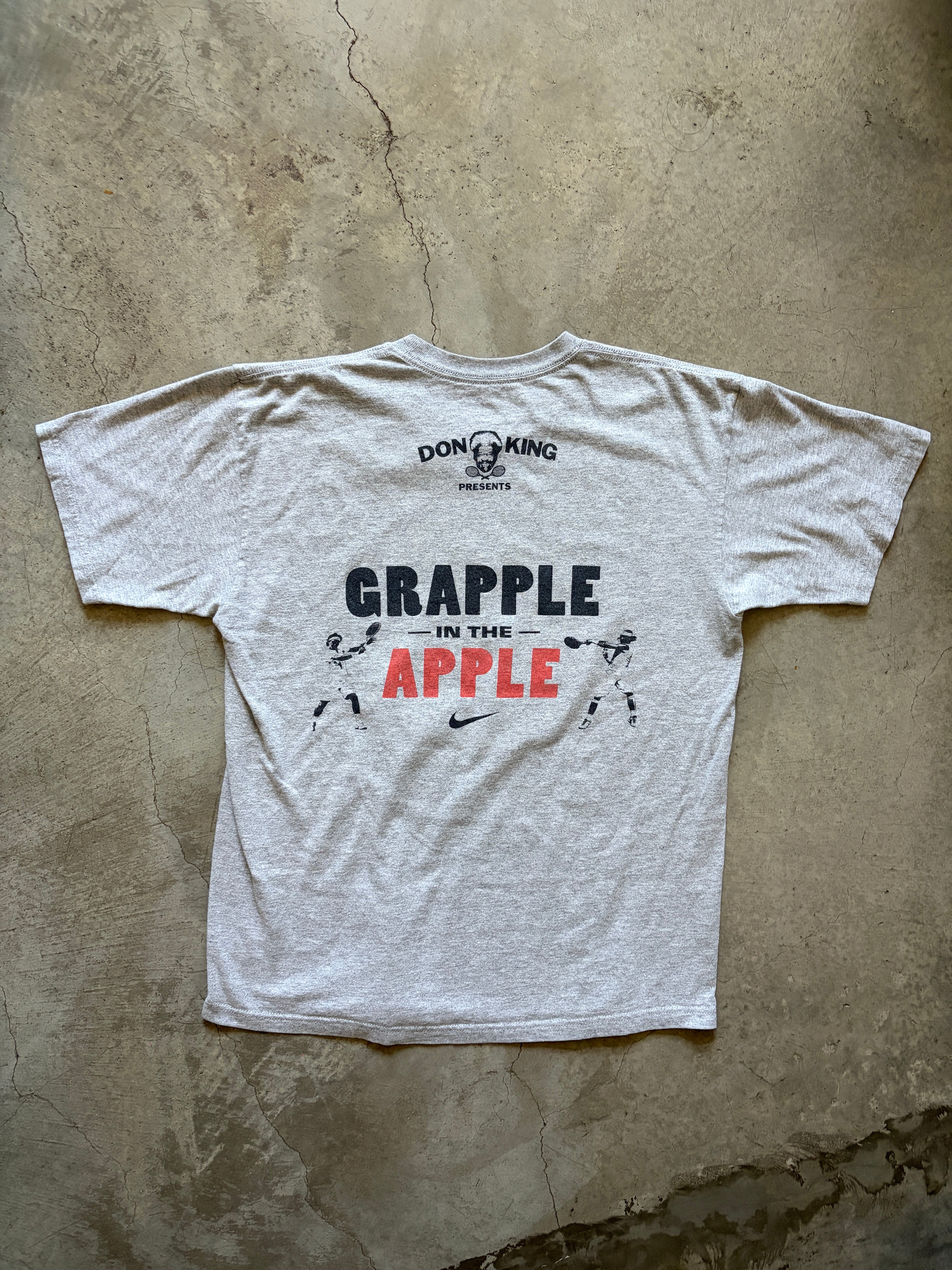 Vintage Nike “Grapple in the Apple” Fed v Nadal T-Shirt (2008) (VERY RARE!!!)
